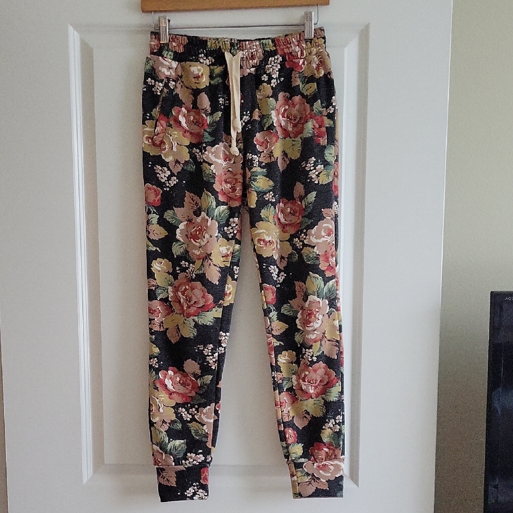 Ampersand Floral Print Joggers SIZE Small